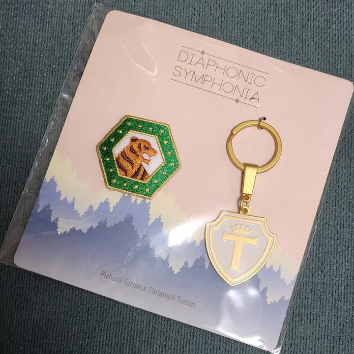 [BUNJANG] Yujin PASSION+DASHIM Keyring & Patch Set / 유우지 패션 PASSION+다심 키링 와펜 세트, 허브 루프