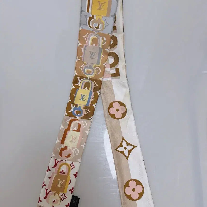 [BUNJANG] Louis Vuitton Monogram Bandana Scarf / 루이비통 방도 스카프 자물쇠 모노그램
