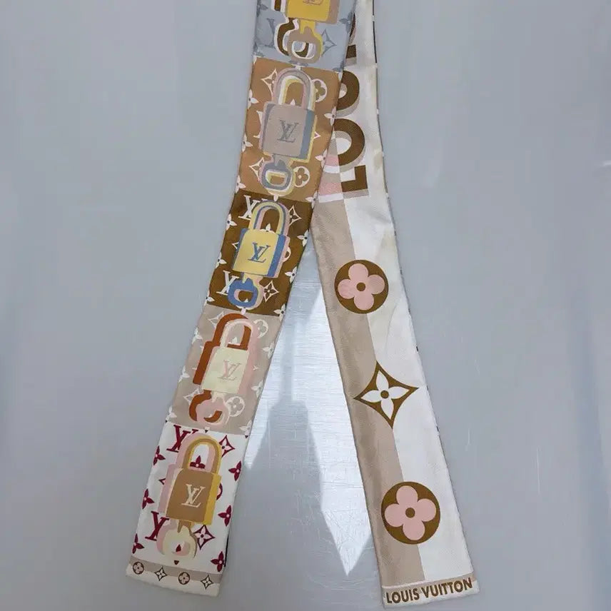 [BUNJANG] Louis Vuitton Monogram Bandana Scarf / 루이비통 방도 스카프 자물쇠 모노그램