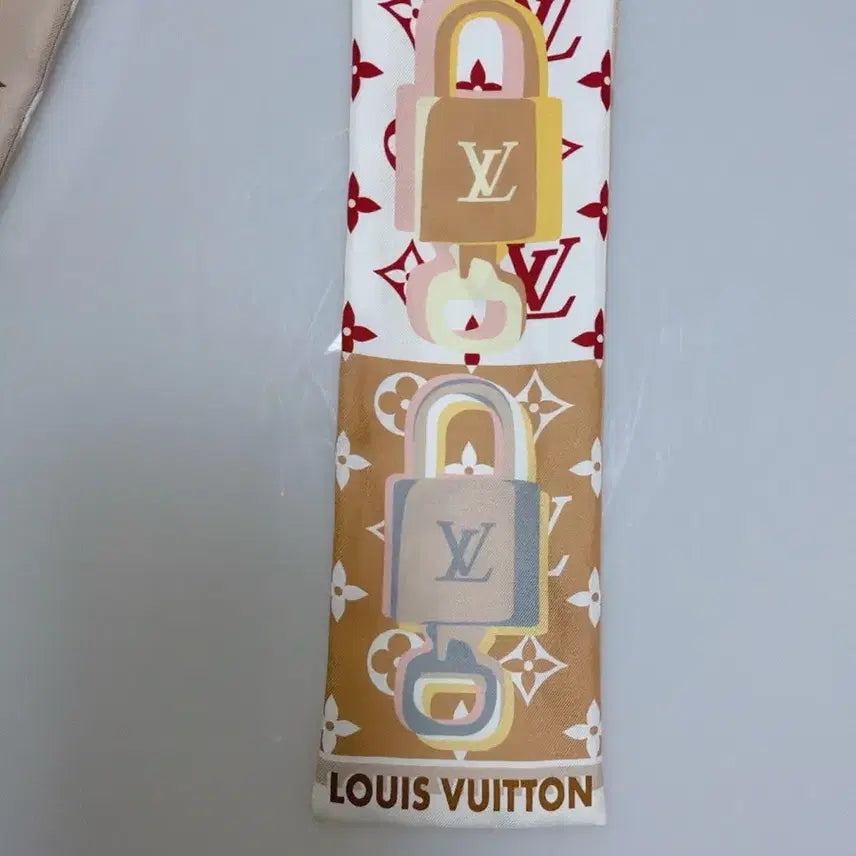 [BUNJANG] Louis Vuitton Monogram Bandana Scarf / 루이비통 방도 스카프 자물쇠 모노그램