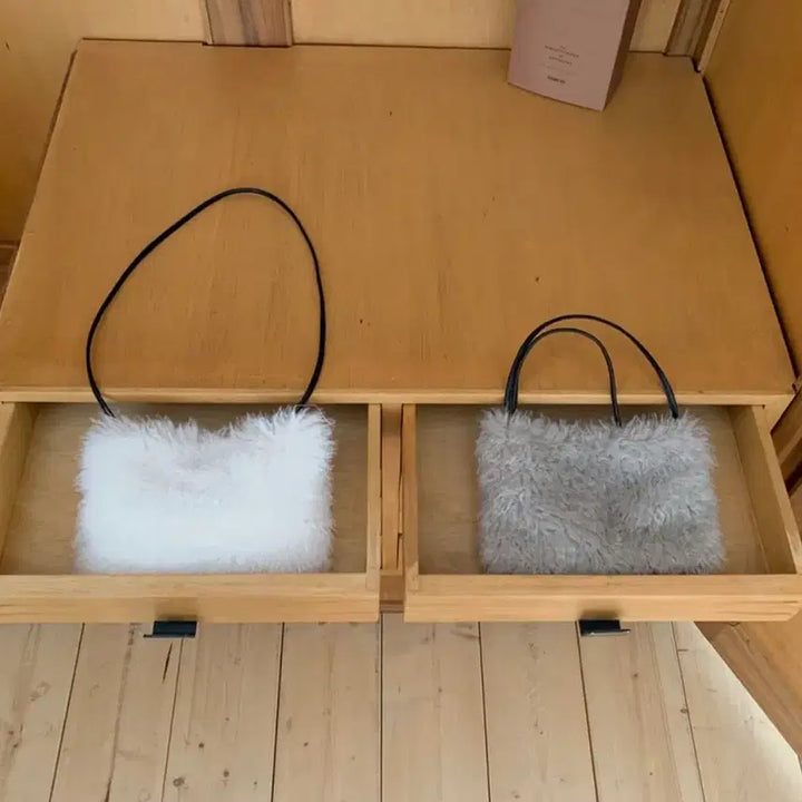 [BUNJANG] Ezediary Ivory Pergabag Handbag / 에제다이어리 ezediary 퍼가방 아이보리 (실사)