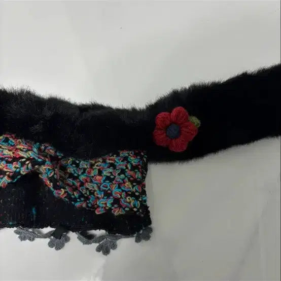 [BUNJANG] Embroidered Fur Muffler / 자수 퍼 머플러(보관만O)