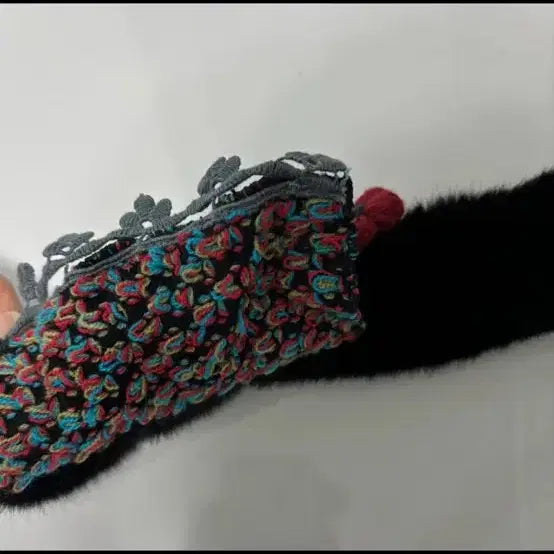 [BUNJANG] Embroidered Fur Muffler / 자수 퍼 머플러(보관만O)