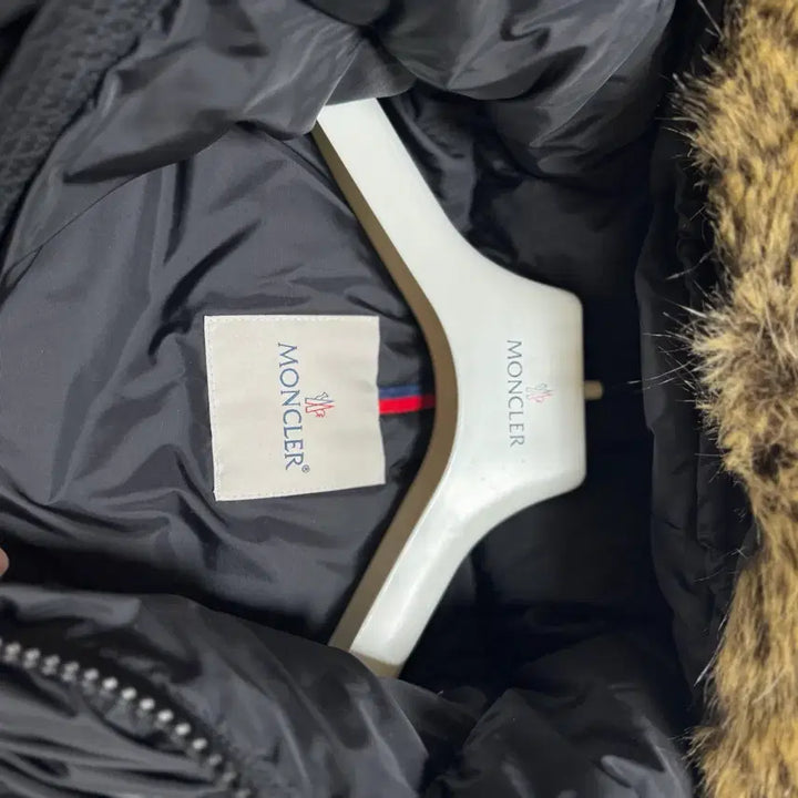 [BUNJANG] Moncler Maya Puffer Jacket Black (Size 4) / 몽클레어 마야프 패딩 블랙 4사이즈 가격내림