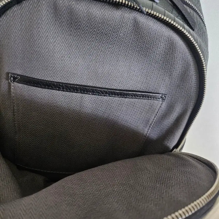 [BUNJANG] Loose and Lounge Laptop Backpack / 루즈앤라운지 가죽백팩(노트북전용수납가능) 남녀공용