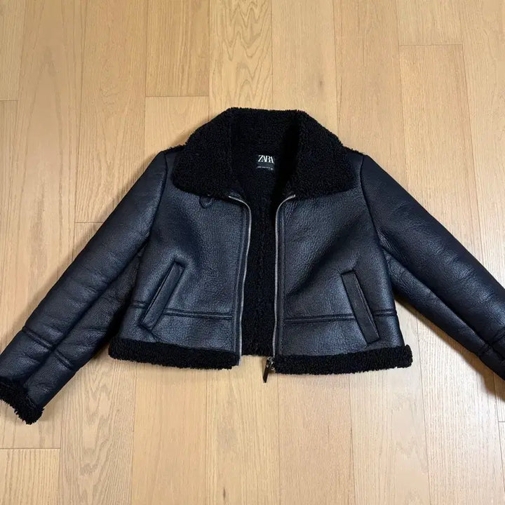[BUNJANG] ZARA Leather Double-Faced Crop Mouton / 자라 레더 더블 페이스드 크롭 무스탕
