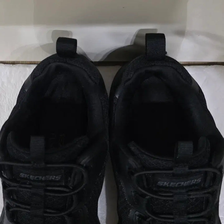 [BUNJANG] Skechers Dynamite 2.0 Triple Black Sneakers / [275] 스케쳐스 다이너마이트2.0 센터 트리플블랙ㅡ단종매물,최저가