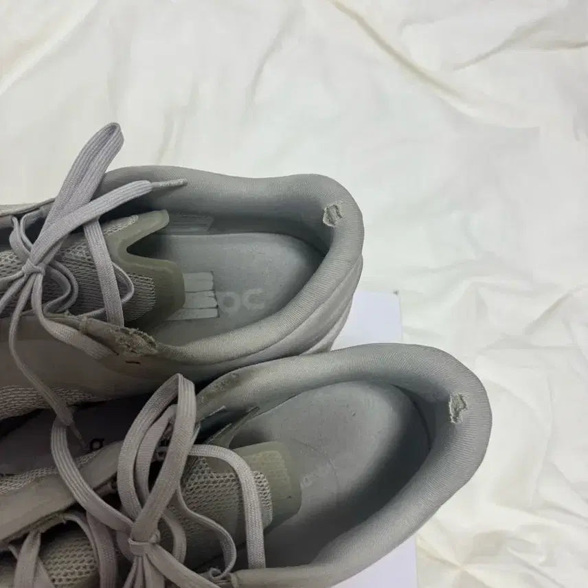 [BUNJANG] On Running x PAF Cloudmonster 2 Moon Dusted Chalk 295 / 온 러닝 x 파프 클라우드몬스터 2 문더스트 초크 295