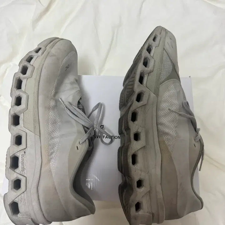 [BUNJANG] On Running x PAF Cloudmonster 2 Moon Dusted Chalk 295 / 온 러닝 x 파프 클라우드몬스터 2 문더스트 초크 295