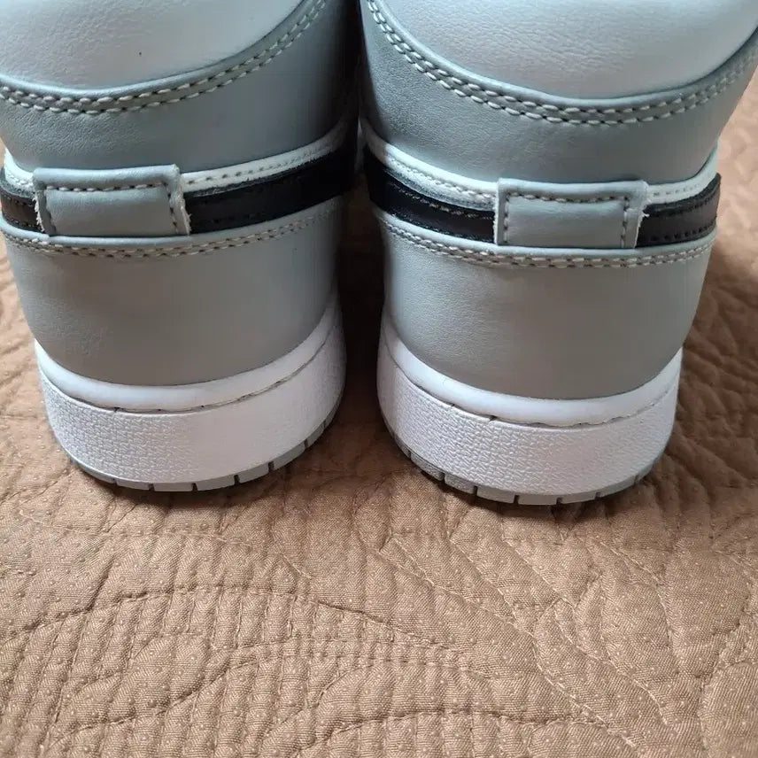 [BUNJANG] Nike Air Jordan 1 Low Smoke Grey Sneakers / 235 나이키 조던1 로우 스모크 그레이 운동화[3145]