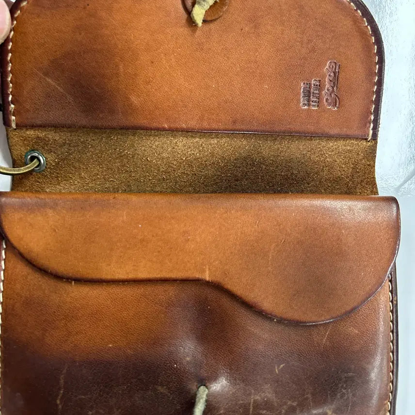 [BUNJANG] GOROS Saddle Leather Concho Bifold Wallet / GOROS 올드고로스 새들레더 콘초 중지갑