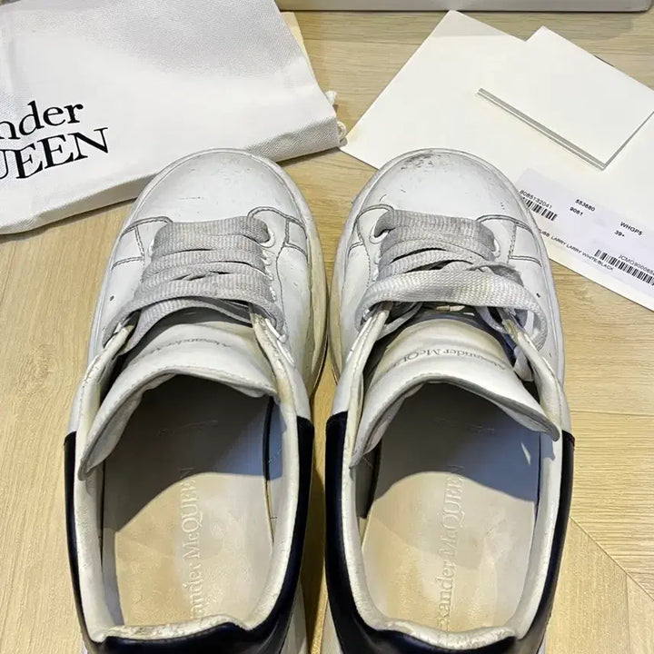 [BUNJANG] Alexander McQueen Oversized Sneakers White/Black / 알렉산더 맥퀸 오버솔 스니커즈 화이트/블랙