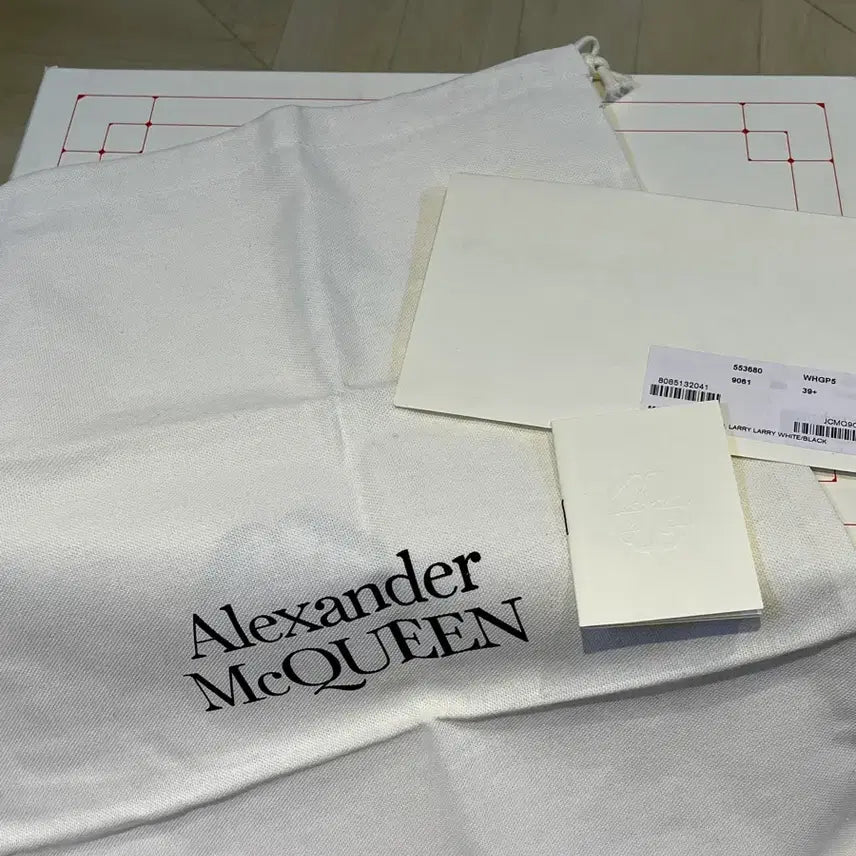 [BUNJANG] Alexander McQueen Oversized Sneakers White/Black / 알렉산더 맥퀸 오버솔 스니커즈 화이트/블랙