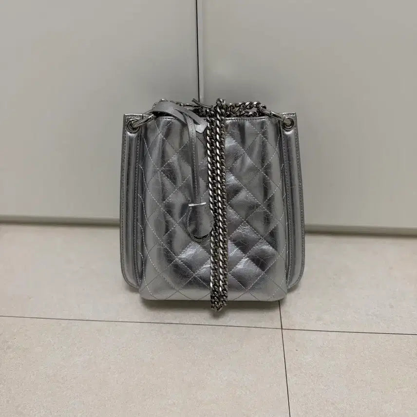 [BUNJANG] ADER Error Karma Bag Quilted Shoulder Bag Silver / 아더앤드 스테디샐러 카마백 퀄팅백 실버