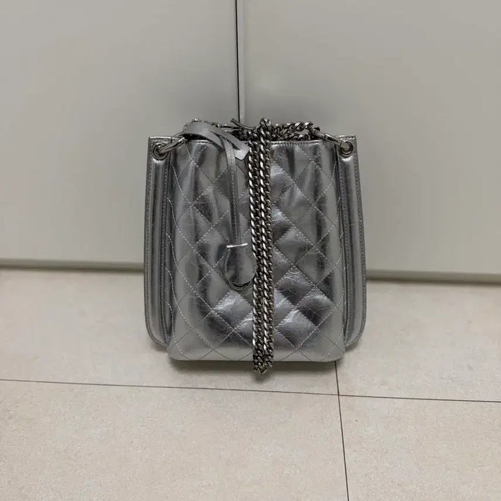 [BUNJANG] ADER Error Karma Bag Quilted Shoulder Bag Silver / 아더앤드 스테디샐러 카마백 퀄팅백 실버