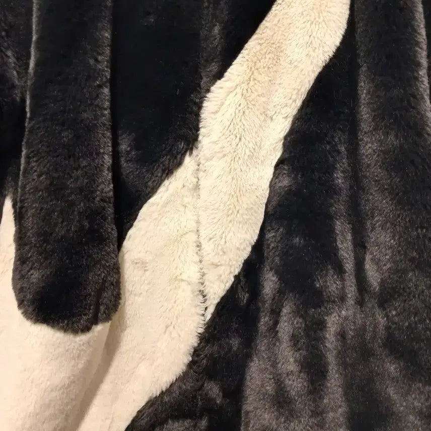[BUNJANG] Nike Big Swoosh Black Faux Fur Jacket (XL) / 나이키 빅스우시 정품 여성 블랙 퍼 자켓 XL 사이즈