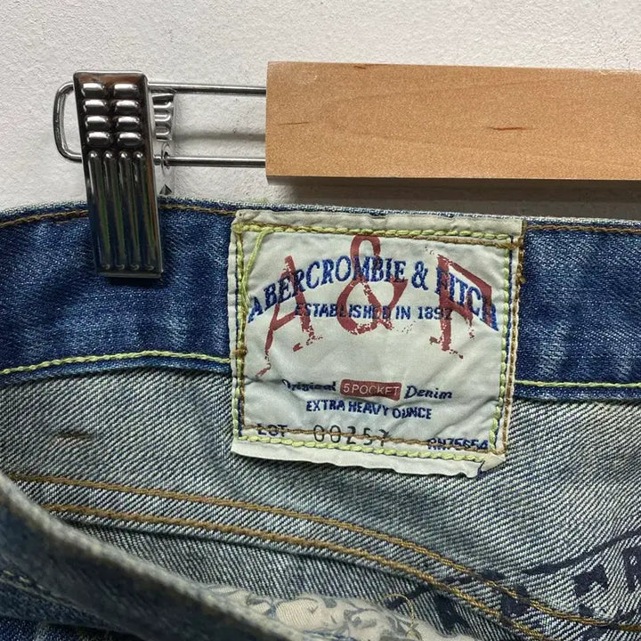 [BUNJANG] Abercrombie & Fitch Denim Embroidered Jeans - Size 34 / 아베크롬비 앤 피치 자수 청바지-34사이즈