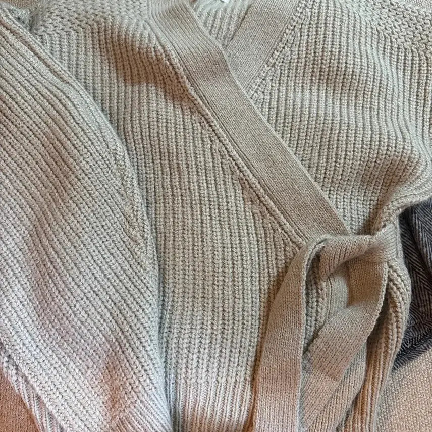 [BUNJANG] ZARA Ivory V-Neck Wrap Knit Cardigan / 자라 아이보리 브이넥 랩 니트 가디건