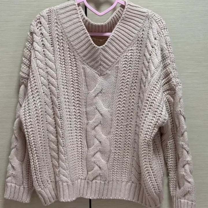 [BUNJANG] V-Neck Cable Knit Sweater / 브이넥 꽈배기 니트 연베이지 / 핑크