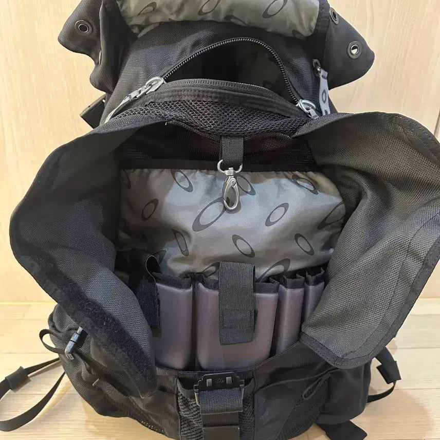 [BUNJANG] Oakley Icon 3.0 Technical Backpack Black / 오클리 아이콘 3.0 테크니컬 백팩 블랙