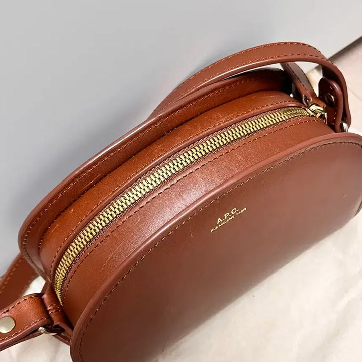 [SOLD OUT] [백화점 정품] A.P.C. 하프문 미니 브라운
