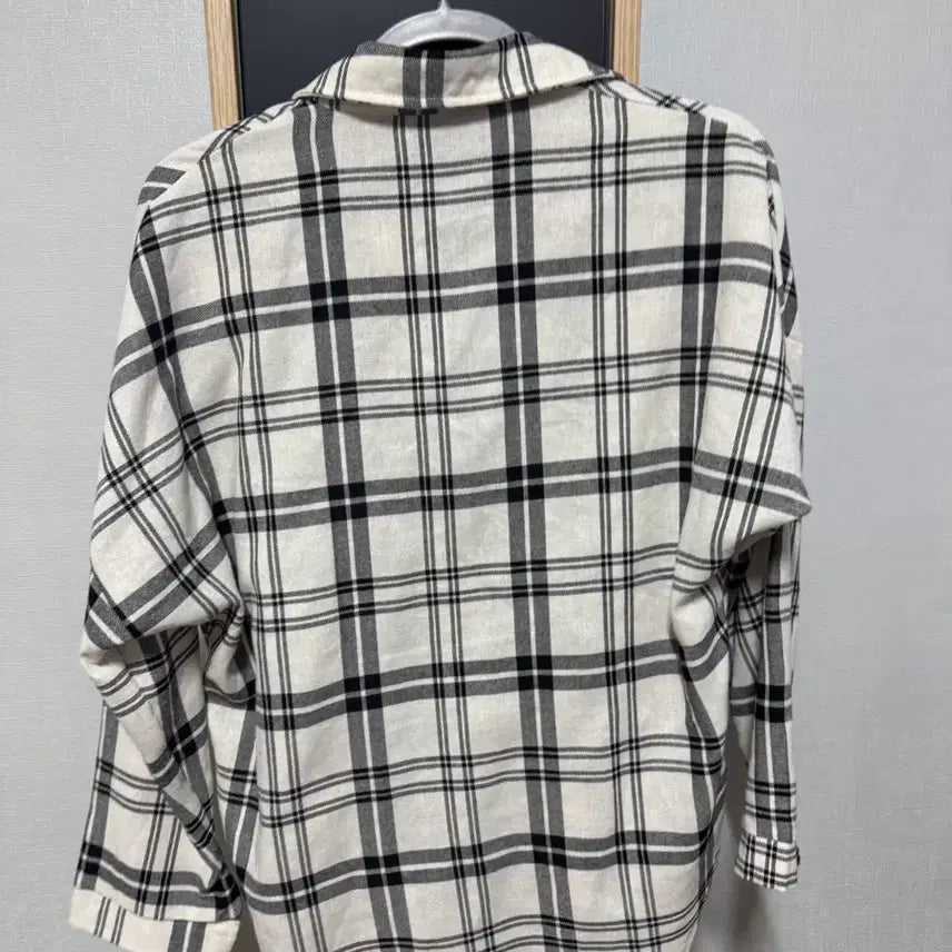 [BUNJANG] Black and White Checkered Shirt / 화이트 블랙 체크 셔츠