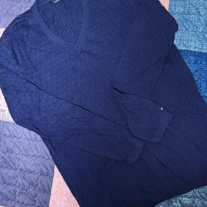[BUNJANG] Tommy Hilfiger Navy V-Neck Knit Sweater / 타미힐피거 네이비 브이넥 니트
