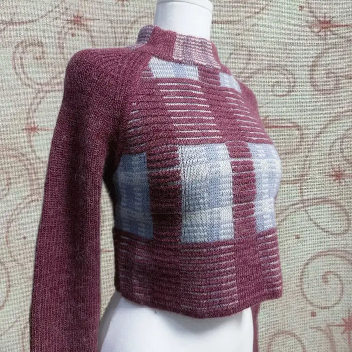 [BUNJANG] Lily Brown Red Velvet Crop Knit Top / Lily Brown 히메갸루 오네갸루 레드벨벳 솜사탕 크롭 니트