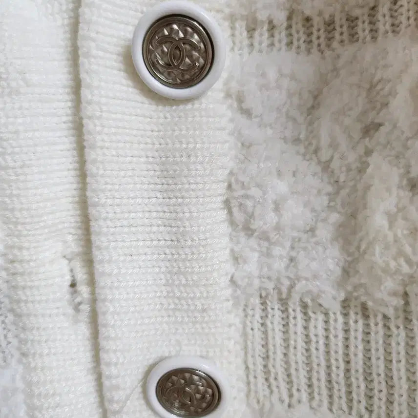 [BUNJANG] Chanel White Knit Cardigan / 샤넬 화이트 니트 가디건