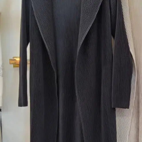 [BUNJANG] ORANGE PLEATS Long Pleated Coat Black / sale플리츠 롱 코트 블랙 .새제품