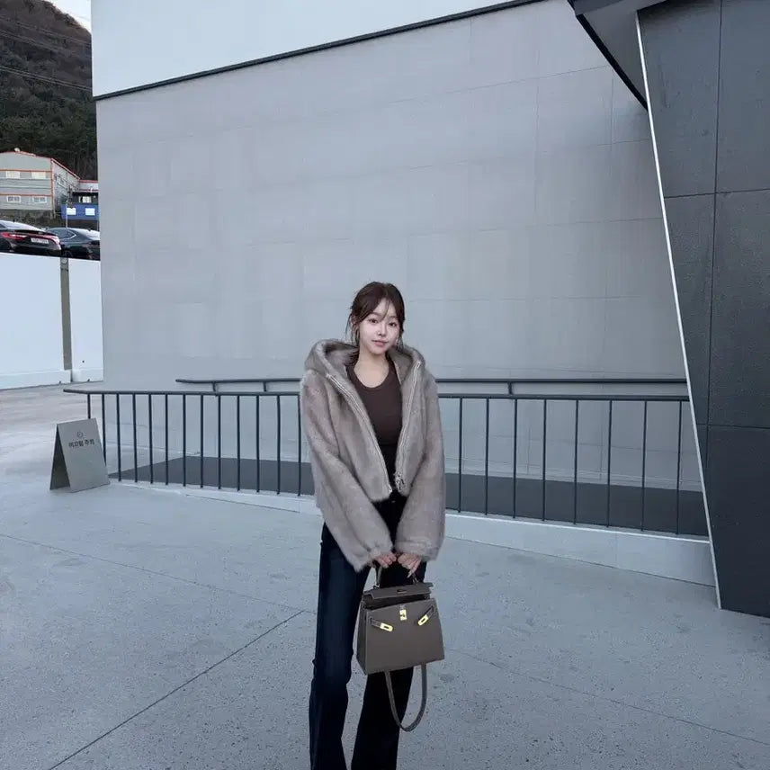 [BUNJANG] Imported Beige Hooded Fur Jacket / 새상품.수입의류)베이지 후드 퍼 자켓