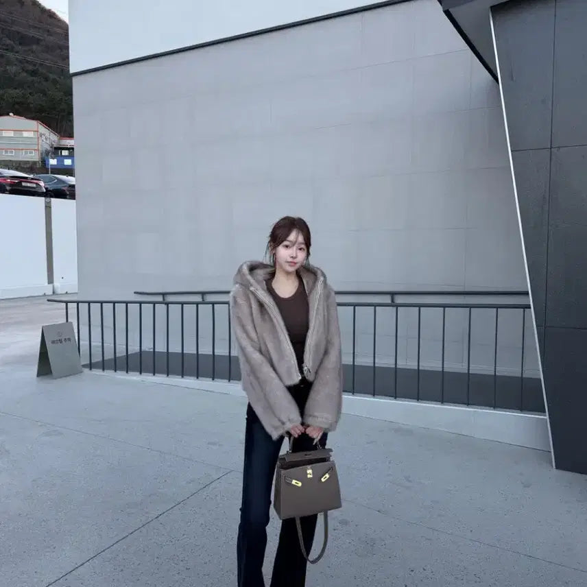 [BUNJANG] Imported Beige Hooded Fur Jacket / 새상품.수입의류)베이지 후드 퍼 자켓