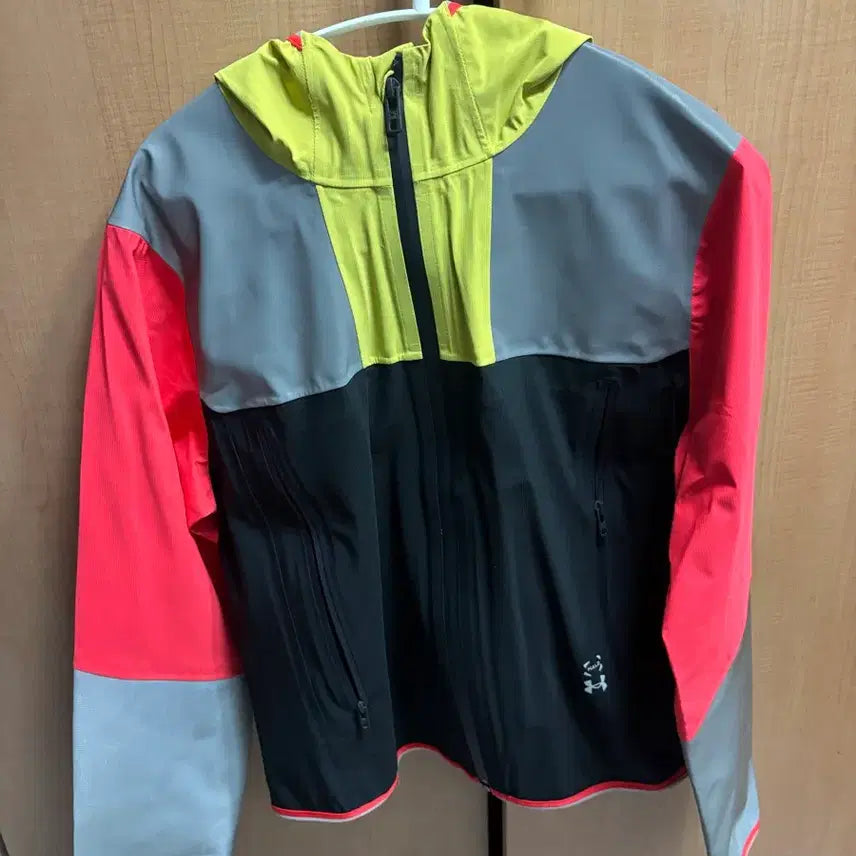 [SOLD OUT] 여성M) 언더아머 헤일로 자켓