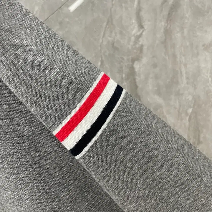 [BUNJANG] Thom Browne Spring Season Gray Cardigan / 톰브라운 가디건 남녀사이즈 올 봄 시즌 그레이