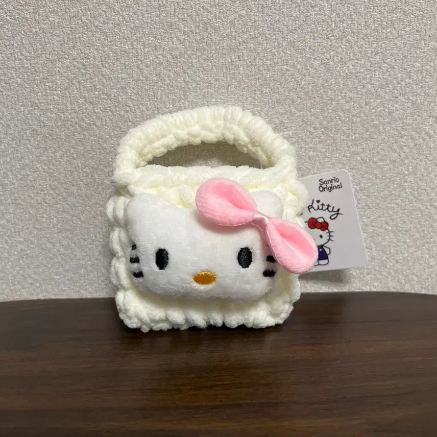 [BUNJANG] Hello Kitty Knitted Mini Bag Pouch / 헬로키티 뜨개 미니 가방 에어팟 이어폰 파우치 인형 뽑기