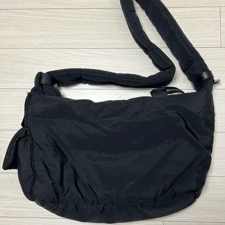 [BUNJANG] Solid Homme 22FW Padded Nylon Crossbody Bag / 솔리드옴므 22FW 패디드 나일론 크로스백