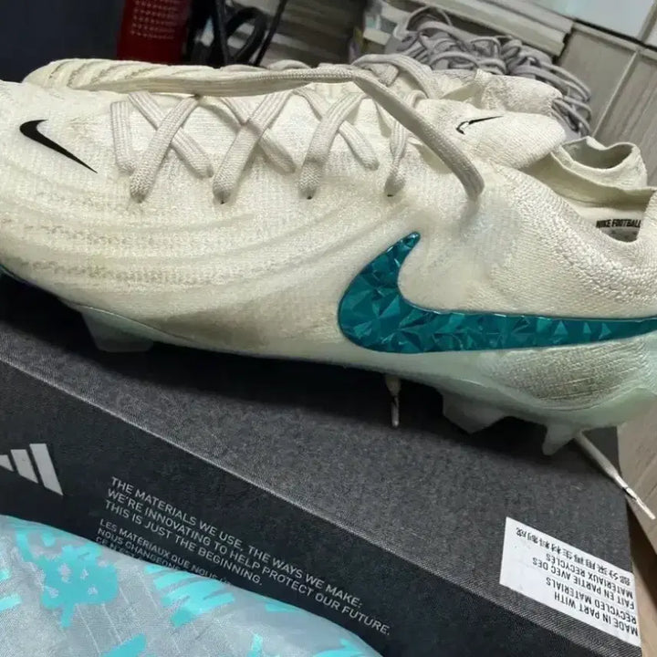 [BUNJANG] Nike Phantom GX2 Elite FG LV8 FG Soccer Cleats / 나이키 팬텀 GX2 엘리트 FG LV8 FG 축구화 270