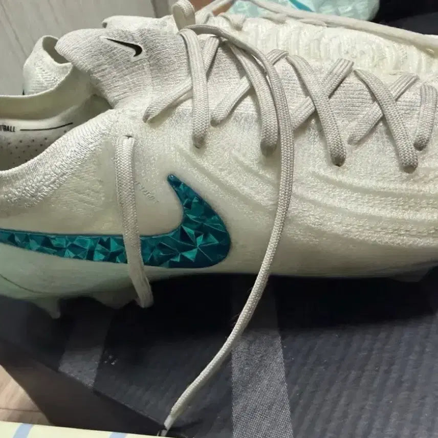 [BUNJANG] Nike Phantom GX2 Elite FG LV8 FG Soccer Cleats / 나이키 팬텀 GX2 엘리트 FG LV8 FG 축구화 270