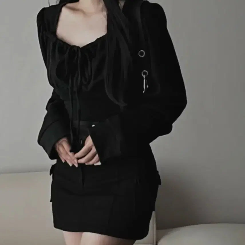 [BUNJANG] Square Neck Shirred Puff Sleeve Blouse / 스퀘어넥 셔링 퍼프 리본 블라우스