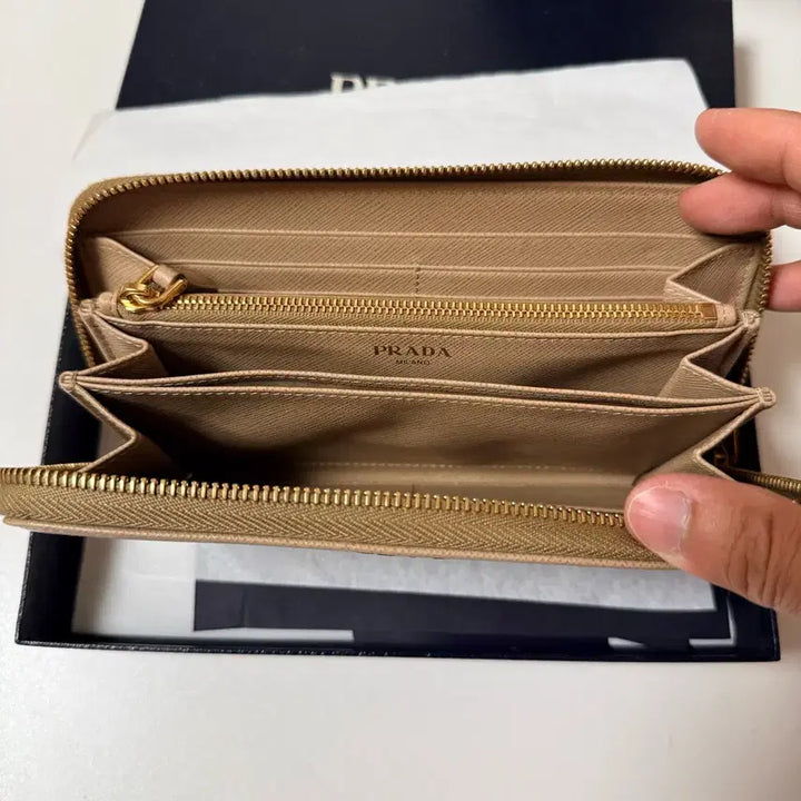 [BUNJANG] Prada Saffiano Metal Logo Zip Long Wallet / 프라다 사피아노 메탈로고 지퍼 장지갑 카멜