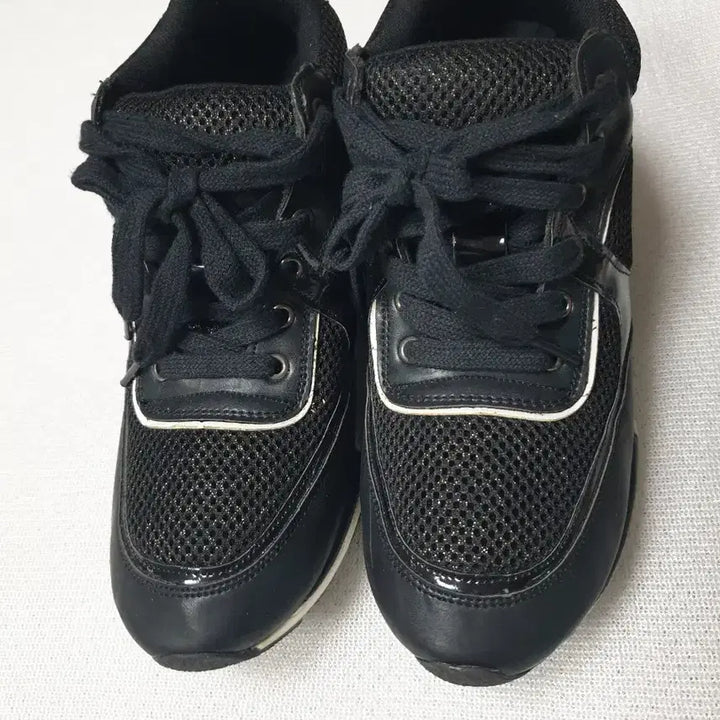 [BUNJANG] LAP Mesh Sneakers / LAP 블랙 메쉬 굽높이 스니커즈 235