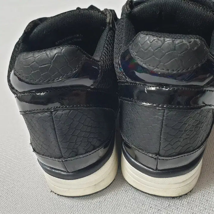 [BUNJANG] LAP Mesh Sneakers / LAP 블랙 메쉬 굽높이 스니커즈 235