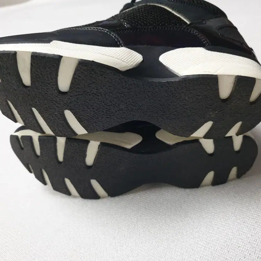 [BUNJANG] LAP Mesh Sneakers / LAP 블랙 메쉬 굽높이 스니커즈 235