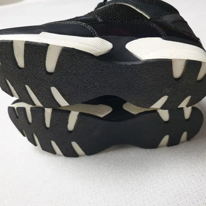 [BUNJANG] LAP Mesh Sneakers / LAP 블랙 메쉬 굽높이 스니커즈 235