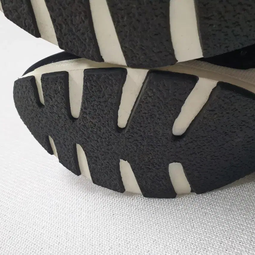 [BUNJANG] LAP Mesh Sneakers / LAP 블랙 메쉬 굽높이 스니커즈 235