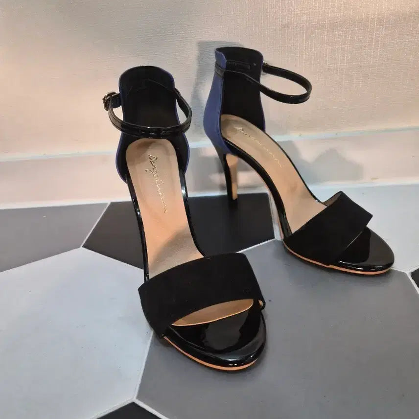 [BUNJANG] Danyelanni Ankle Strap Heeled Sandals / 블랙 앵클 스트랩 힐 샌들 240(새상품)
