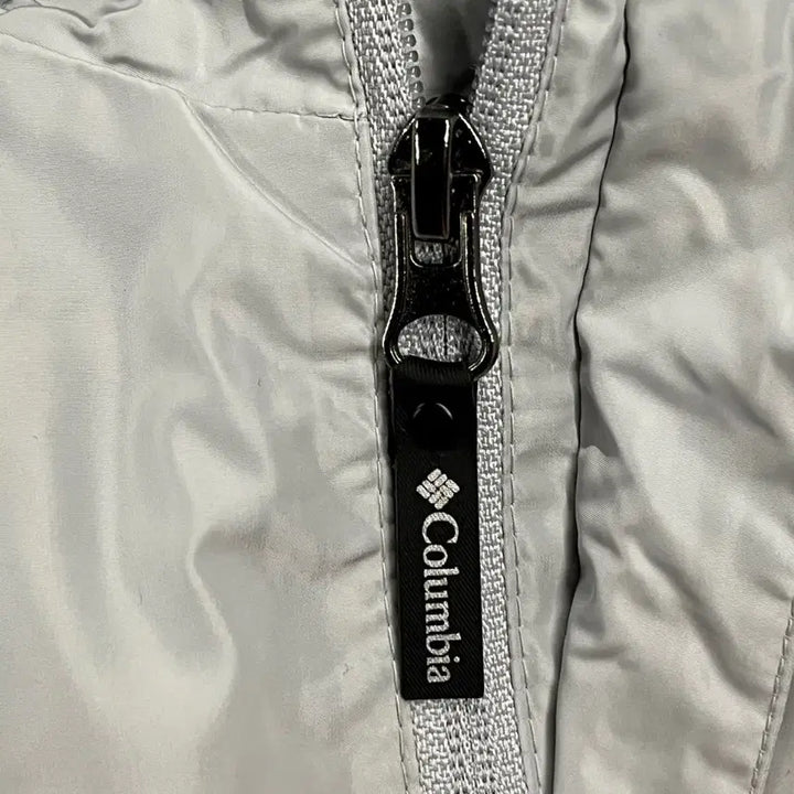 [BUNJANG] Columbia Hooded Windbreaker Jacket Light Gray / [정품/L] 컬럼비아 후드 바람막이 자켓 라이트그레이