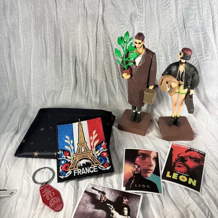 [BUNJANG] Leon & Mathilda Figure Set + Embroidered Patch / 레옹마틸다 피규어 +자수패치 등 (인테리어 소품)