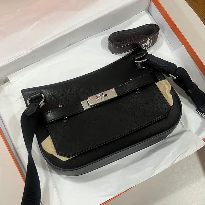 [BUNJANG] Hermes Jypsiere Mini 89 Noir Black Crossbody Bag / 에르메스 집시에르 미니 89 noir 블랙 은장 hermes