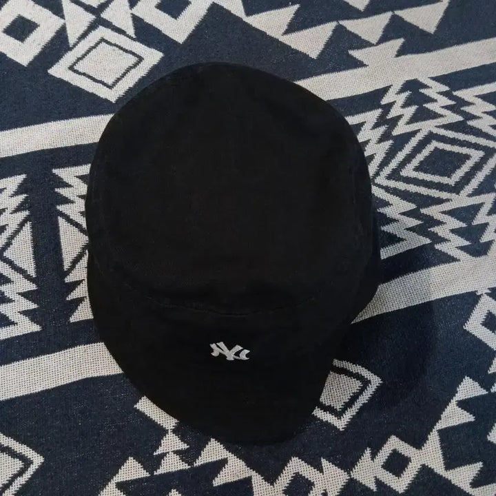 [SOLD OUT] MLB 엠엘비 블랙 뉴욕양키즈 팀로고 코튼 벙거지 버킷햇 60